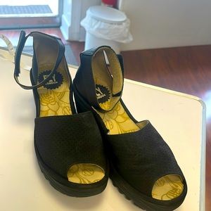 LIKE NEW FLY LONDON 37